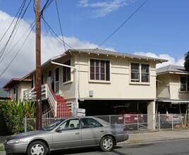 728 Hoawa St in Honolulu, HI - Building Photo - Building Photo