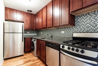 555 W Arlington Pl, Unit 203