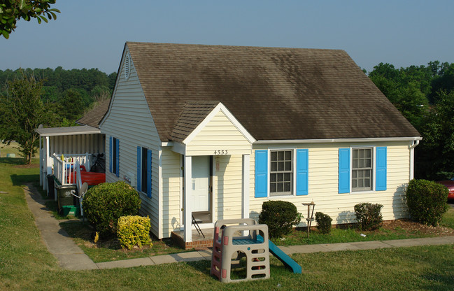 4553 Hargrove Rd in Raleigh, NC - Building Photo - Building Photo