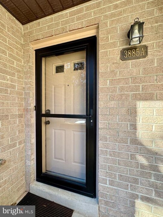 3885 Steppes Ct in Falls Church, VA - Building Photo