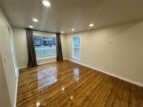 716 N Madison St in Siloam Springs, AR - Building Photo - Building Photo