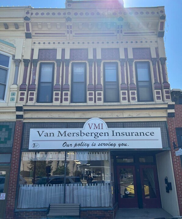 104 E Franklin St in Bloomfield, IA - Building Photo