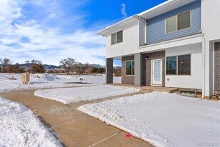 15225 W 68th Pl in Arvada, CO - Building Photo