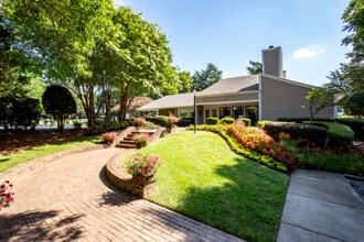 Berkshire Place in Charlotte, NC - Foto de edificio - Building Photo