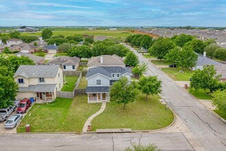 3105 Meadow Ln in Taylor, TX - Building Photo - Building Photo