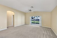 9261 Middle Oak Dr in Ft. Myers, FL - Foto de edificio - Building Photo