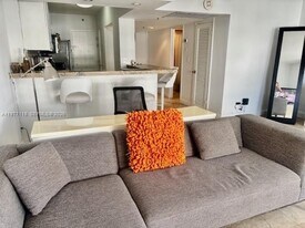 100 Lincoln Rd in Miami Beach, FL - Building Photo