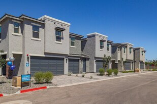 Avalon Townhomes in Avondale, AZ - Building Photo