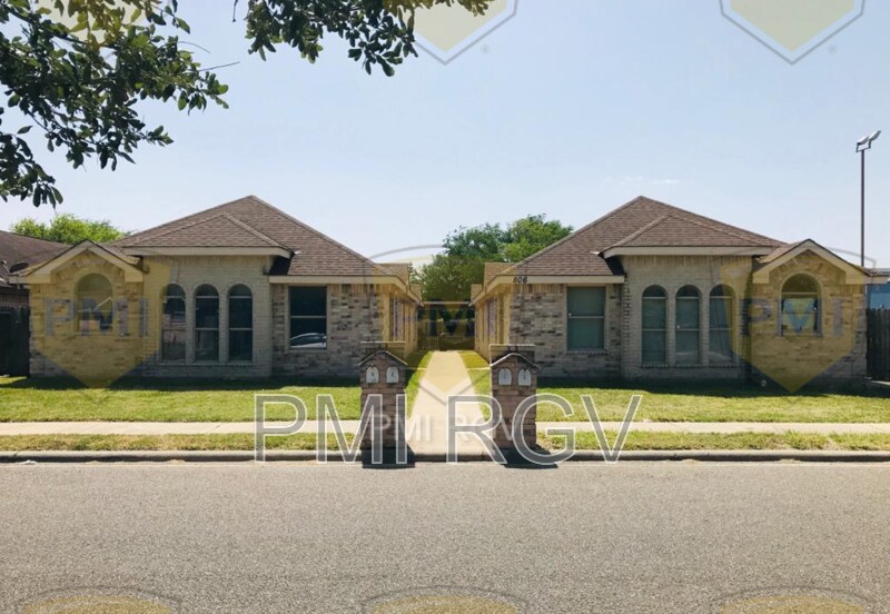806 S Palm Dr in Pharr, TX - Building Photo
