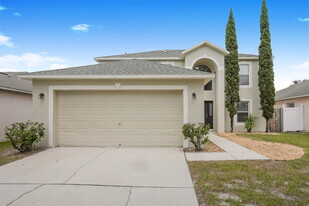12726 Kings Lake Dr in Gibsonton, FL - Building Photo
