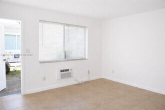 932 Moffett St in Hallandale Beach, FL - Building Photo - Building Photo