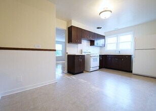 8218 Knox Ave, Unit 2A in Skokie, IL - Foto de edificio - Building Photo