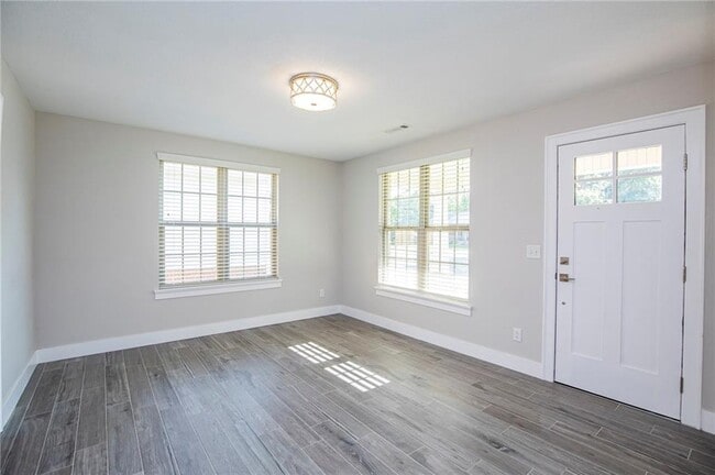 717 N Mt Olive St in Siloam Springs, AR - Foto de edificio - Building Photo
