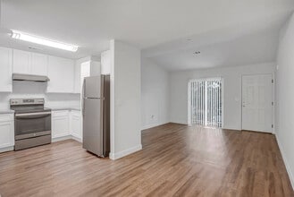 Mission James Place Apartments in Austin, TX - Foto de edificio - Building Photo