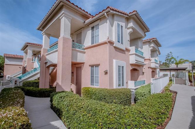 11436 Via Rancho San Diego in El Cajon, CA - Foto de edificio