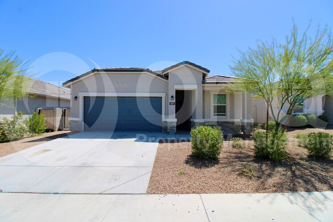 1027 W Avalon Canyon Dr in Casa Grande, AZ - Building Photo