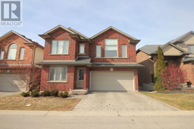 70-70 Tanoak Dr