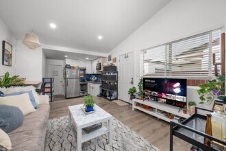 5371 Saxon St in San Diego, CA - Foto de edificio - Building Photo