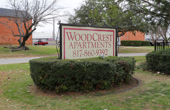 Woodcrest Apartments in Arlington, TX - Foto de edificio - Building Photo