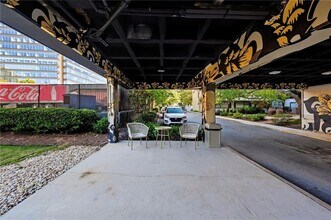 3645 Peachtree Rd NE in Atlanta, GA - Foto de edificio - Building Photo