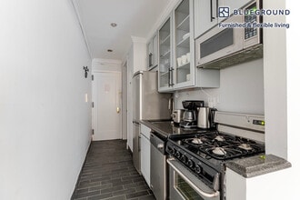 110 Bedford St in New York, NY - Building Photo - Building Photo