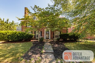 3449 Glencairn Rd in Shaker Heights, OH - Building Photo