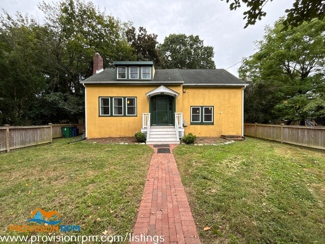 property at 915 Jackson St
