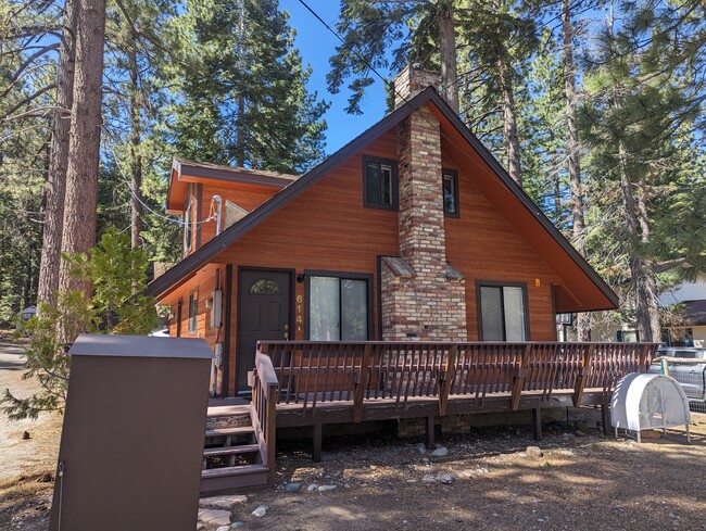 614 Glorene Ave, Unit A in South Lake Tahoe, CA - Foto de edificio - Building Photo