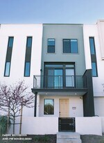 120 Rondo in Irvine, CA - Building Photo