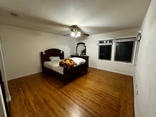 993 Contra Costa Dr in El Cerrito, CA - Foto de edificio - Building Photo