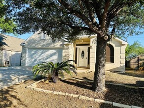 1929 Yukon Ln in Laredo, TX - Building Photo - Building Photo