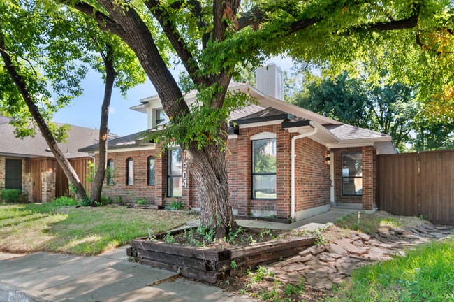 18904 Whitewater Ln in Dallas, TX - Building Photo - Building Photo