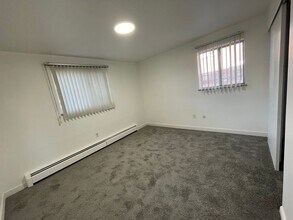 12121 W Nevada Dr in Lakewood, CO - Foto de edificio - Building Photo