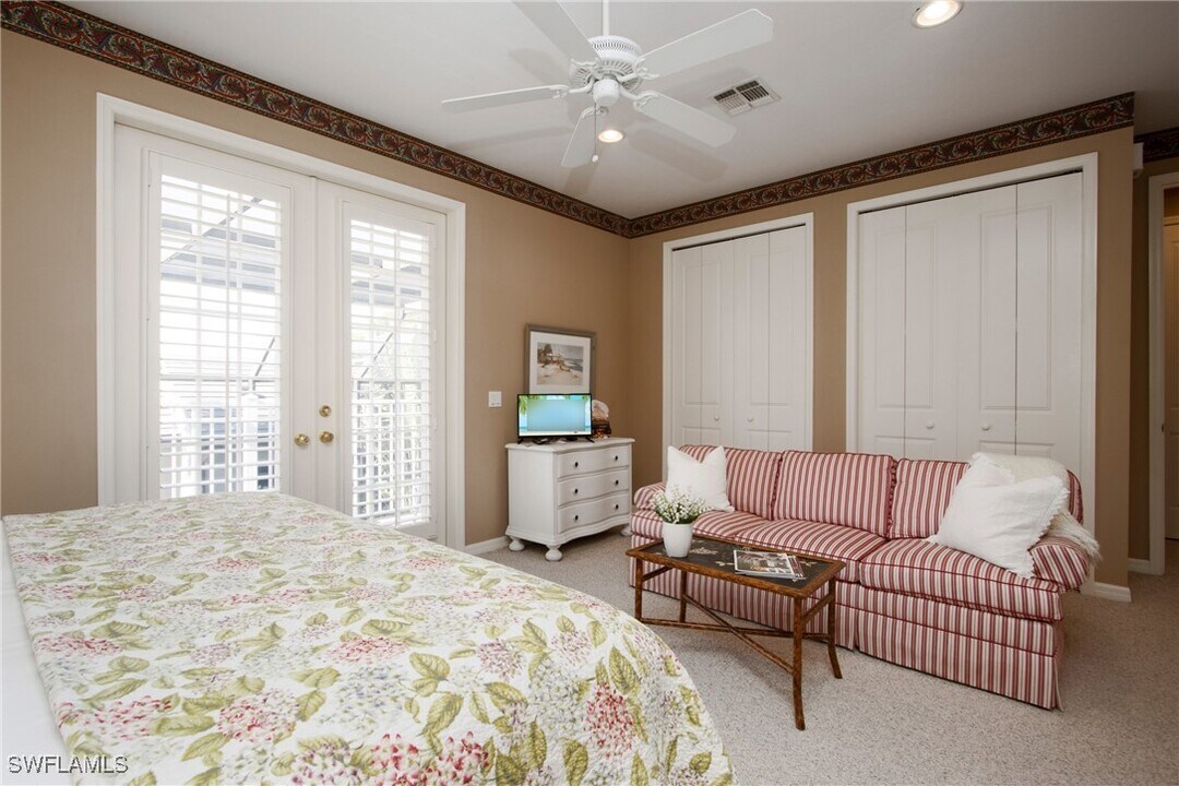 476 1st Ave N in Naples, FL - Building Photo