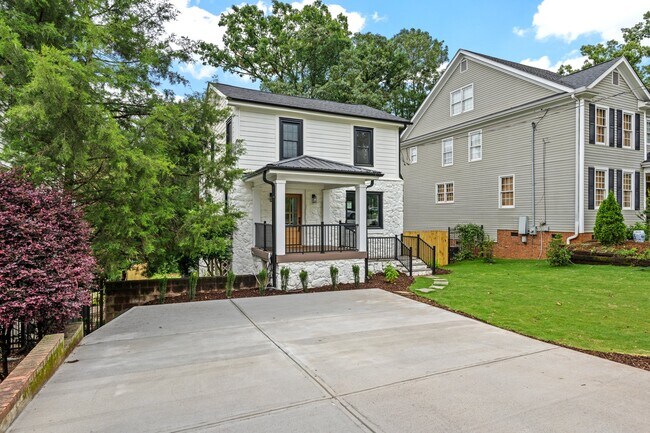 28 Douglas Dr in Greenville, SC - Building Photo - Building Photo