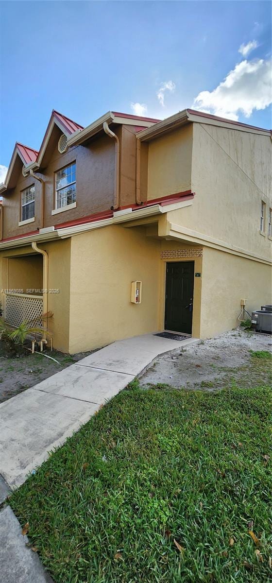 18352 NW 68th Ave in Hialeah, FL - Building Photo - Building Photo