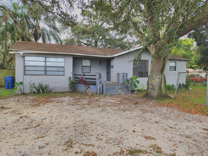 625 Pearl St in Mascotte, FL - Building Photo