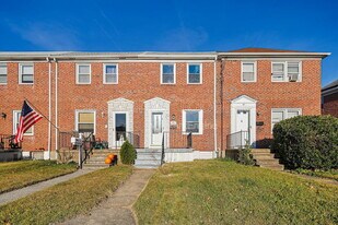 47 S Hawthorne Rd in Middle River, MD - Building Photo