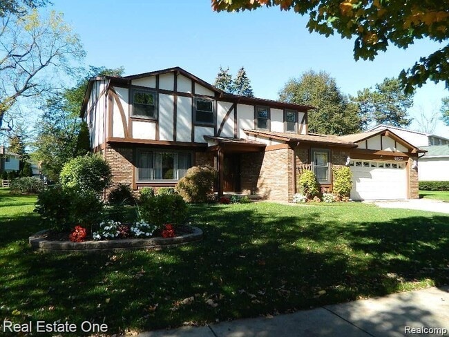 6927 Northpoint Dr in Troy, MI - Building Photo - Building Photo