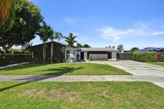9371 SW 185th Terrace in Cutler Bay, FL - Building Photo - Building Photo