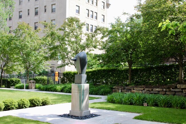 3450 B Rue Drummond, Unit 809 in Montréal, QC - Building Photo - Building Photo