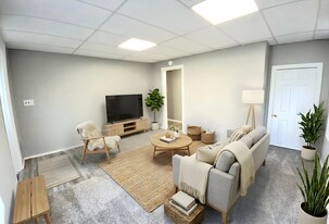 2 W Stiegel St in Manheim, PA - Building Photo