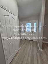 1383 Indian Spgs Cir in Layton, UT - Building Photo - Building Photo