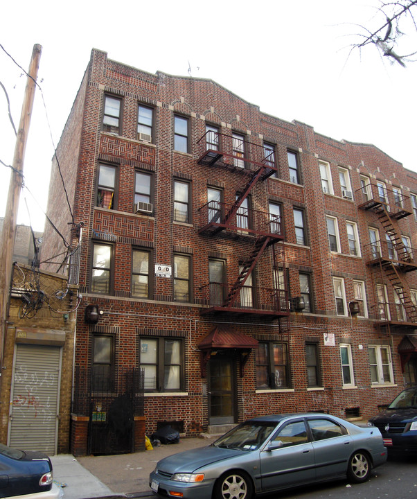 3046 Holland Ave in Bronx, NY - Foto de edificio