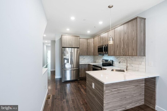 property at 1752 N Marshall St