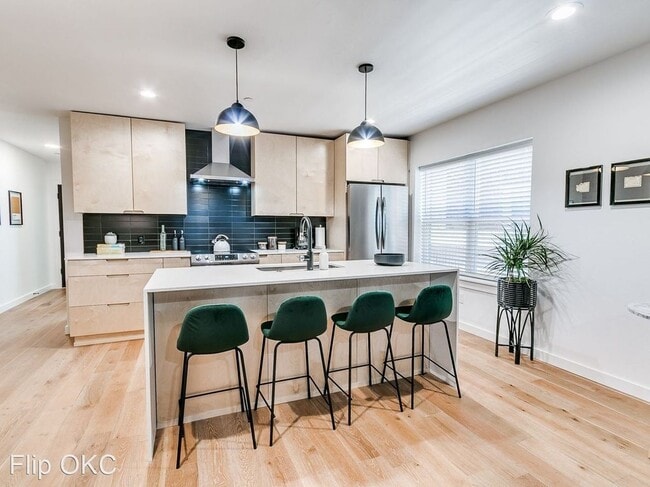 808 NW 23rd St, Unit 1