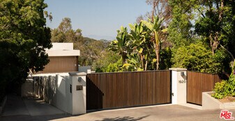 1920 Rial Ln in Los Angeles, CA - Building Photo