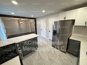 7421 Cherokee Dr in Prairie Village, KS - Building Photo - Building Photo