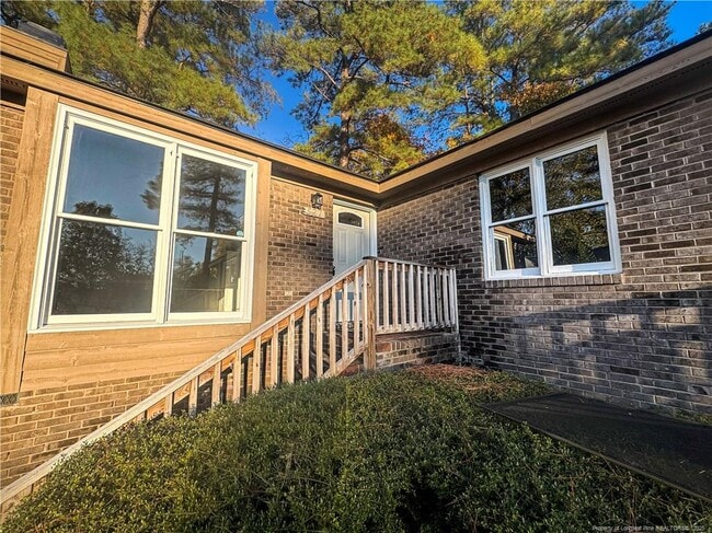 527 Coronation Dr in Fayetteville, NC - Building Photo - Building Photo