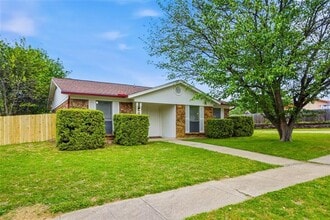 5900 Stardust Dr S in Watauga, TX - Building Photo - Building Photo